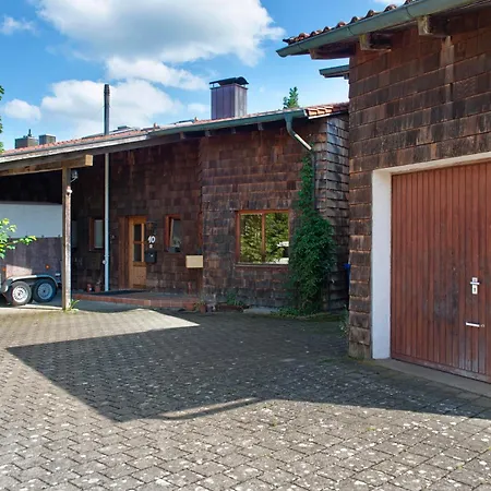 Mit Terrasse Und Garten *
